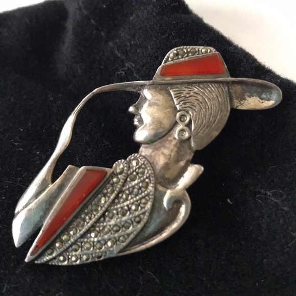 Jewelry - Silver Southwestern designed brooch